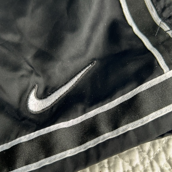 Vintage Nike basketball shorts – Fitz women’s size extra small, small - Picture 3 of 10